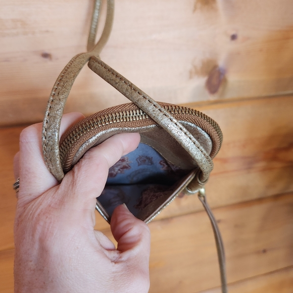 HOBO Fate Vintage Hide Leather Crossbody Bag Phone Purse Golden Leaf Metallic - Picture 11 of 11